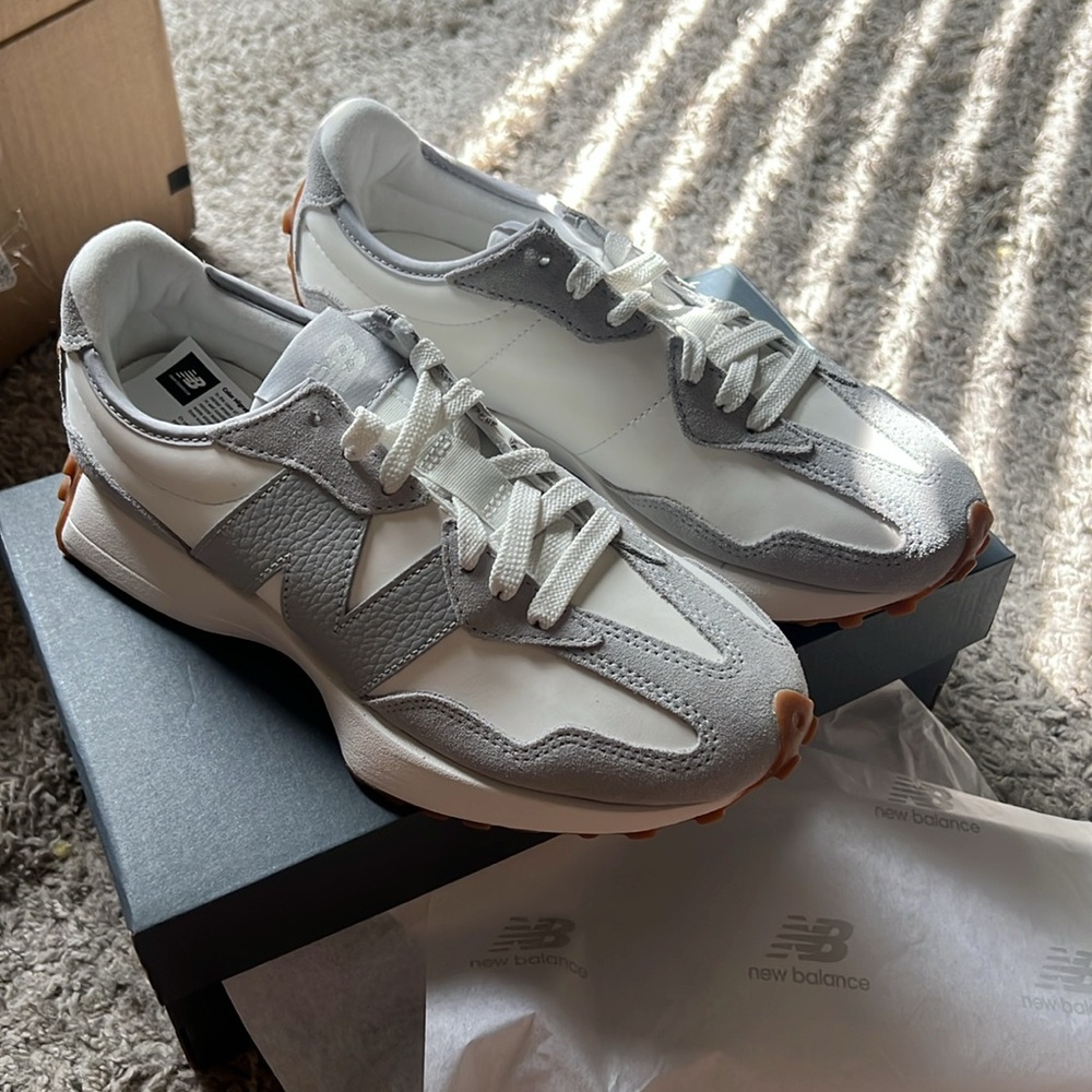 New Balance 327 size 7 New With Tags NWT